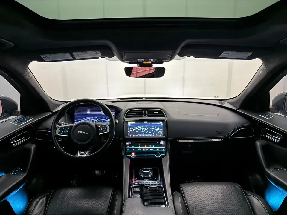 2019 Jaguar F-Pace - Image 11 of 20