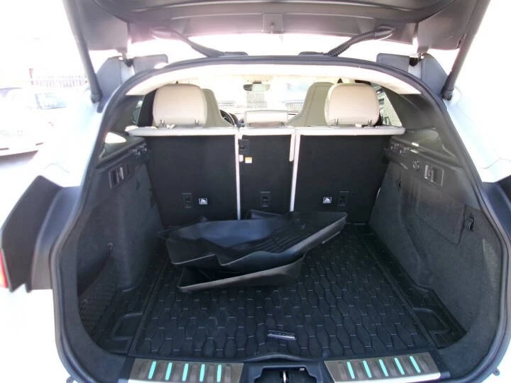 2019 Jaguar F-Pace - Image 15 of 17
