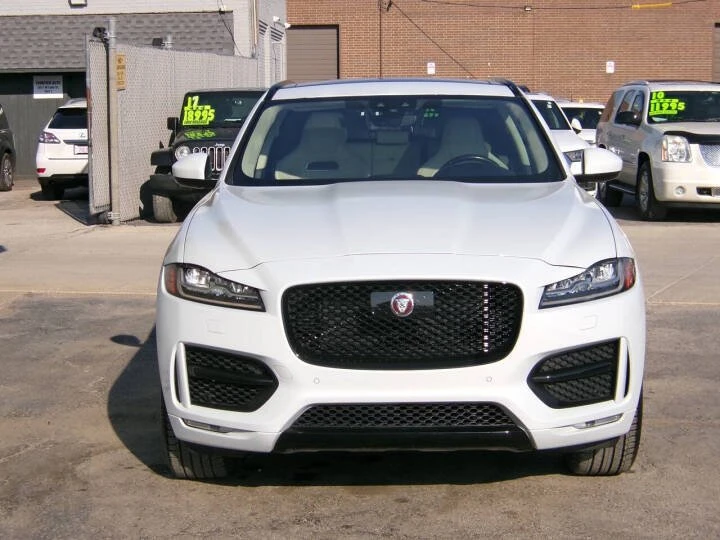 2019 Jaguar F-Pace - Image 8 of 17