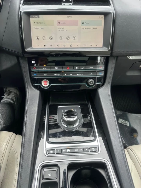 2019 Jaguar F-Pace - Image 16 of 18