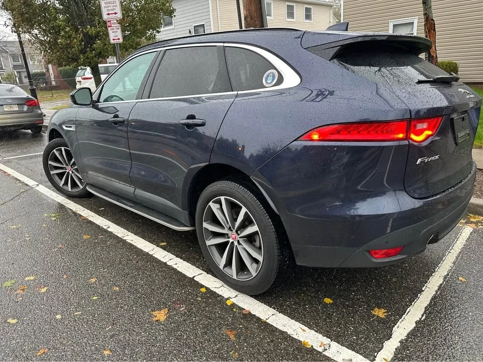 2019 Jaguar F-Pace - Image 2 of 18