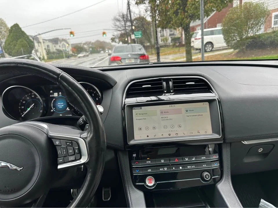 2019 Jaguar F-Pace - Image 15 of 18