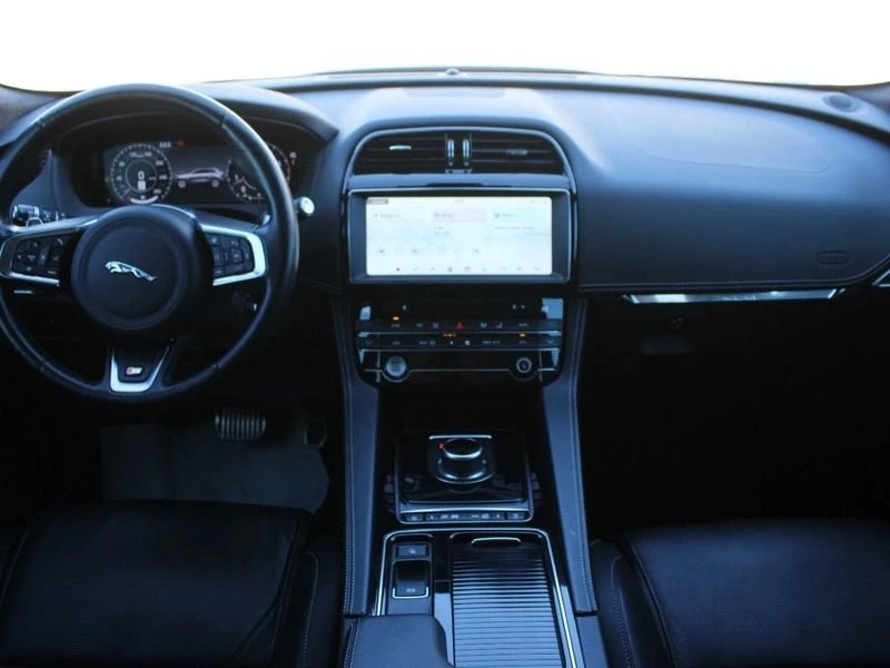 2019 Jaguar F-Pace - Image 9 of 20