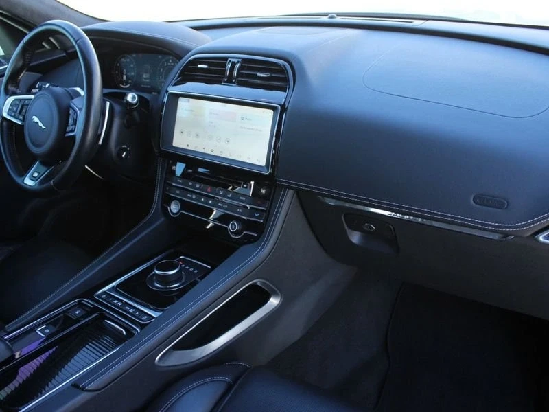 2019 Jaguar F-Pace - Image 10 of 20