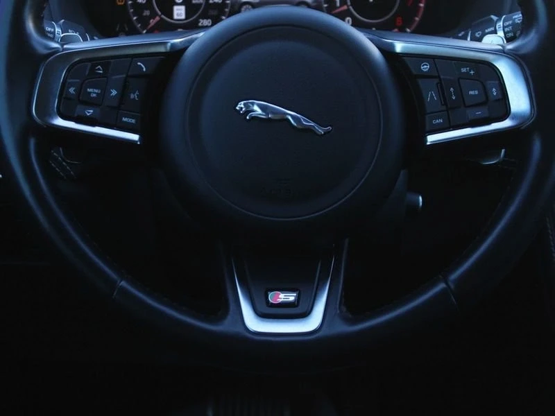 2019 Jaguar F-Pace - Image 11 of 20