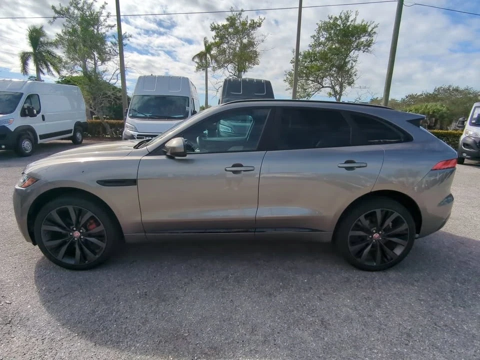 2019 Jaguar F-Pace - Image 3 of 10