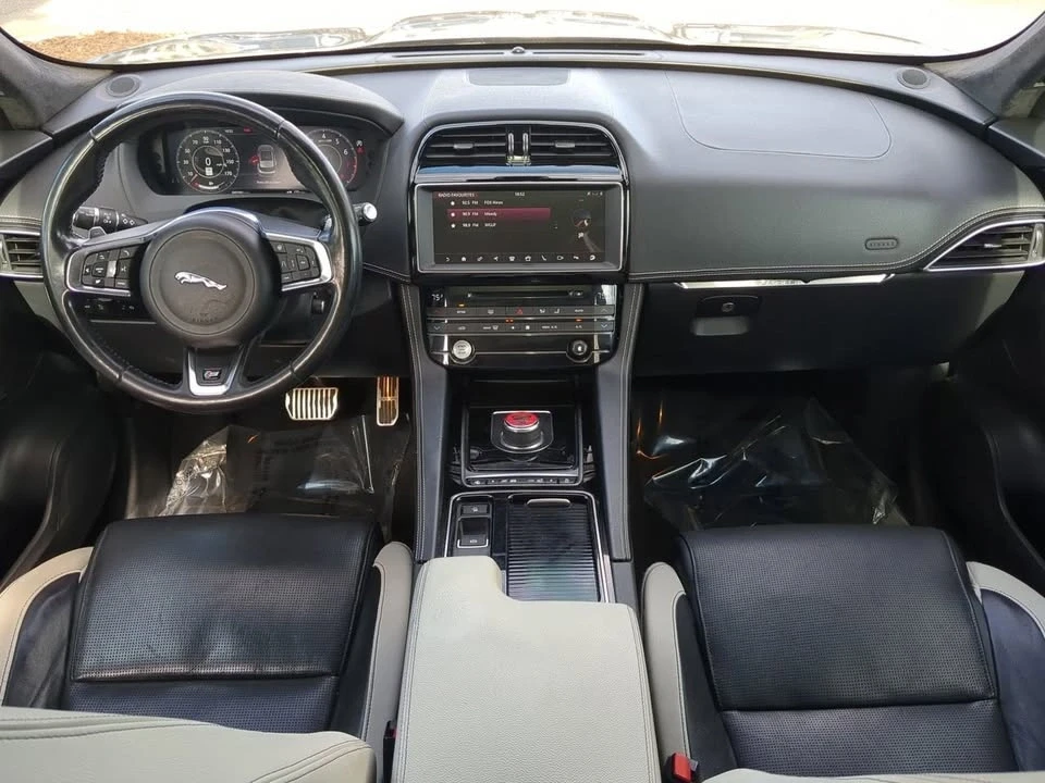 2019 Jaguar F-Pace - Image 8 of 10