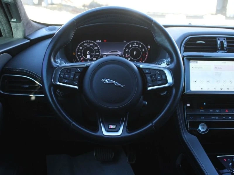 2019 Jaguar F-Pace - Image 8 of 20