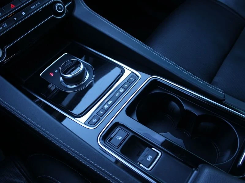 2019 Jaguar F-Pace - Image 18 of 20