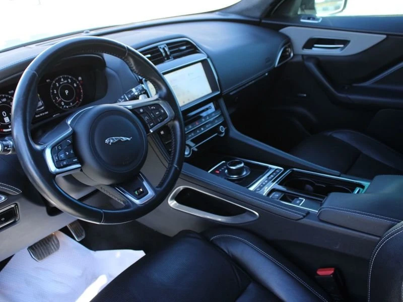 2019 Jaguar F-Pace - Image 7 of 20