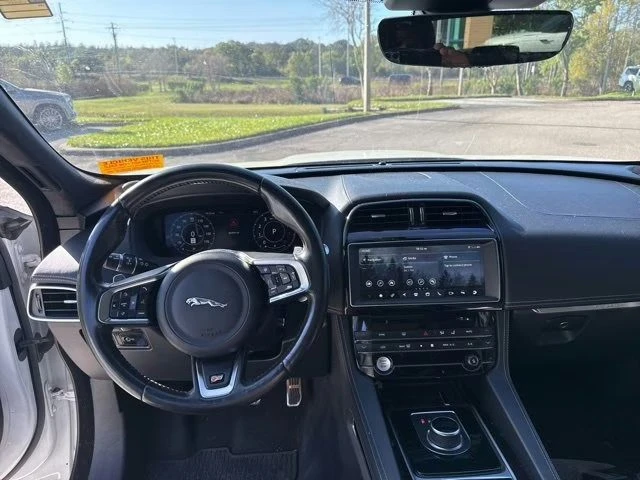 2019 Jaguar F-Pace - Image 5 of 6