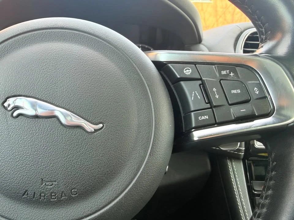 2019 Jaguar F-Pace - Image 15 of 21