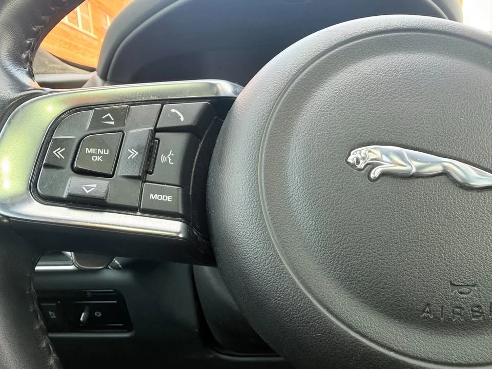 2019 Jaguar F-Pace - Image 16 of 21