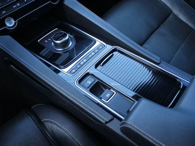 2019 Jaguar F-Pace - Image 17 of 20