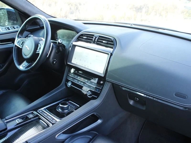 2019 Jaguar F-Pace - Image 10 of 20