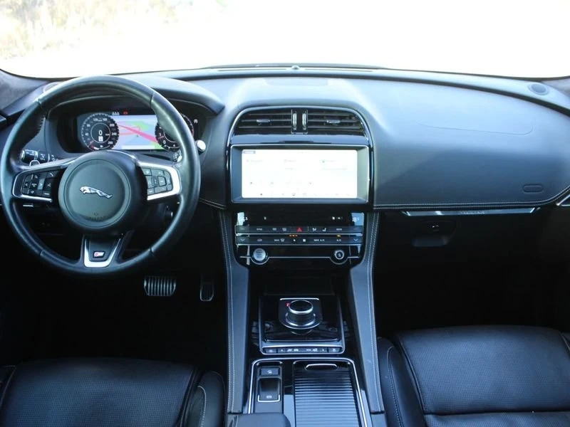 2019 Jaguar F-Pace - Image 9 of 20