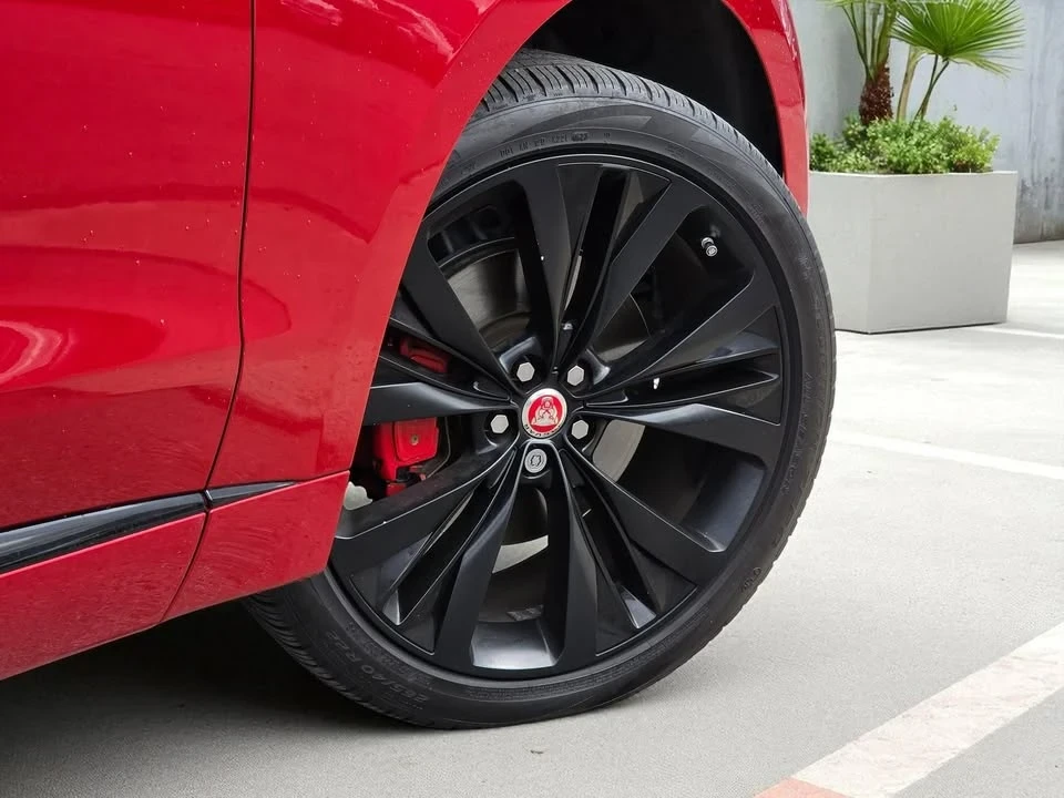 2019 Jaguar F-Pace - Image 10 of 20