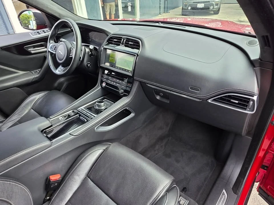 2019 Jaguar F-Pace - Image 12 of 20