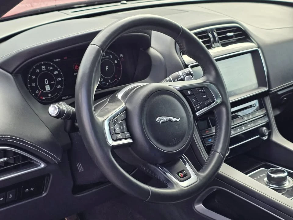 2019 Jaguar F-Pace - Image 18 of 20