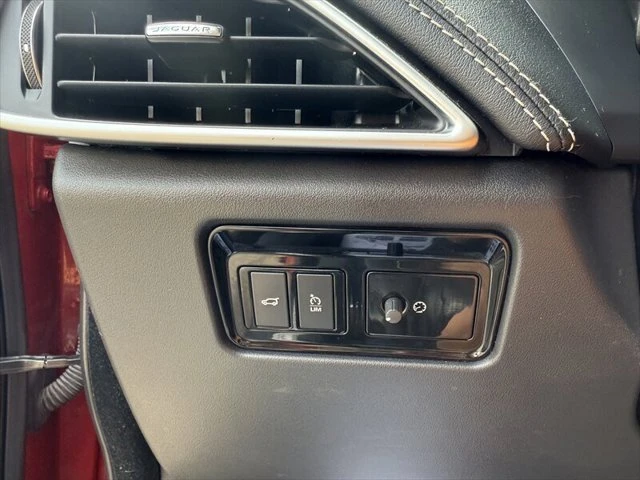 2019 Jaguar F-Pace - Image 8 of 18