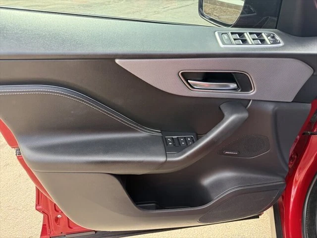 2019 Jaguar F-Pace - Image 6 of 18
