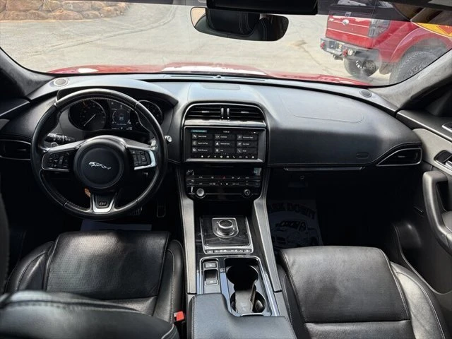 2019 Jaguar F-Pace - Image 16 of 18