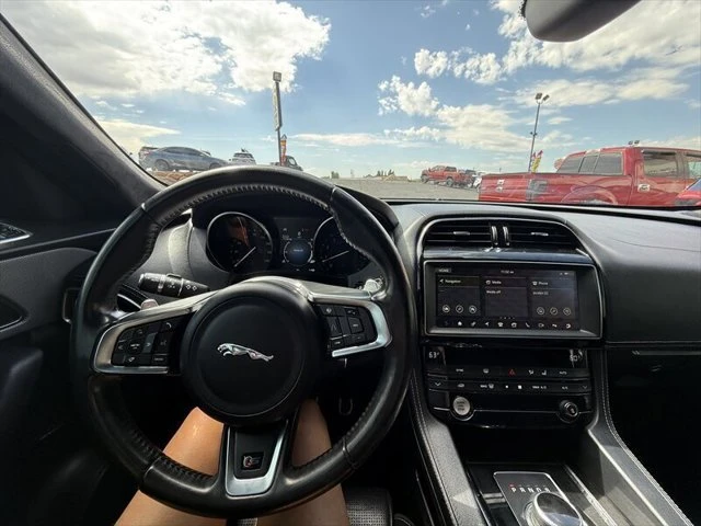 2019 Jaguar F-Pace - Image 9 of 18
