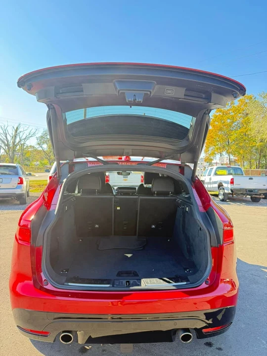 2019 Jaguar F-Pace - Image 6 of 17