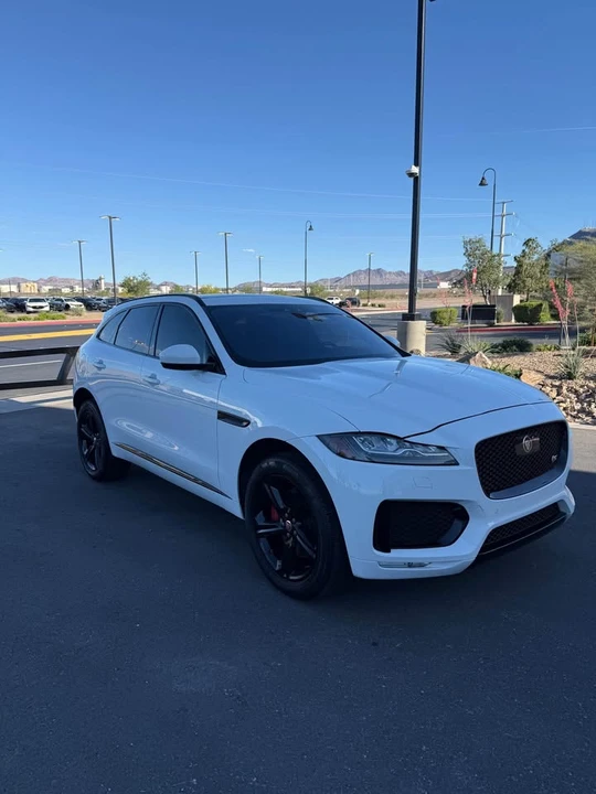 2019 Jaguar F-Pace - Image 3 of 10