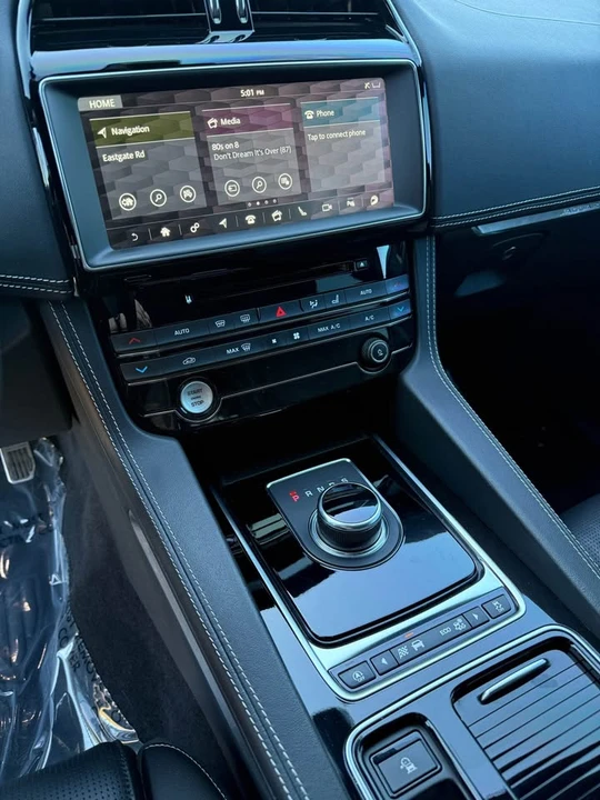 2019 Jaguar F-Pace - Image 9 of 10