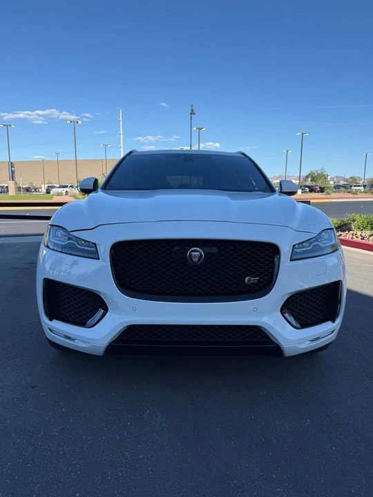 2019 Jaguar F-Pace - Image 2 of 10