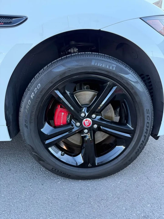 2019 Jaguar F-Pace - Image 4 of 10