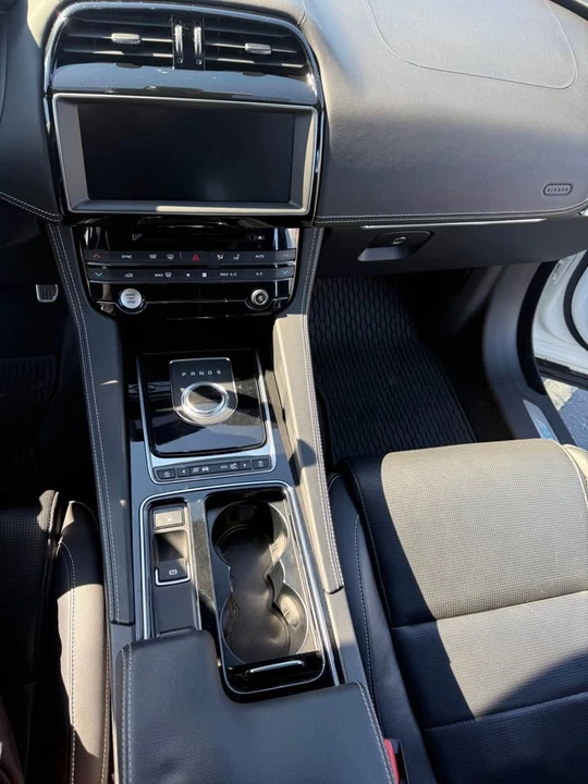 2019 Jaguar F-Pace - Image 12 of 14