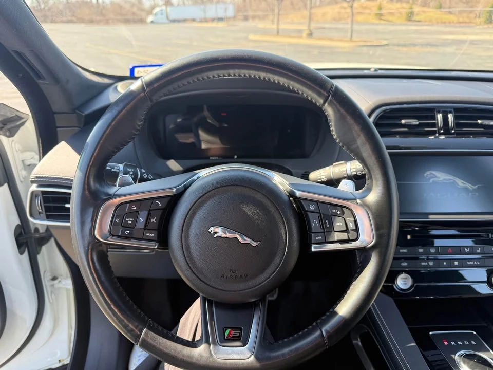 2019 Jaguar F-Pace - Image 10 of 14
