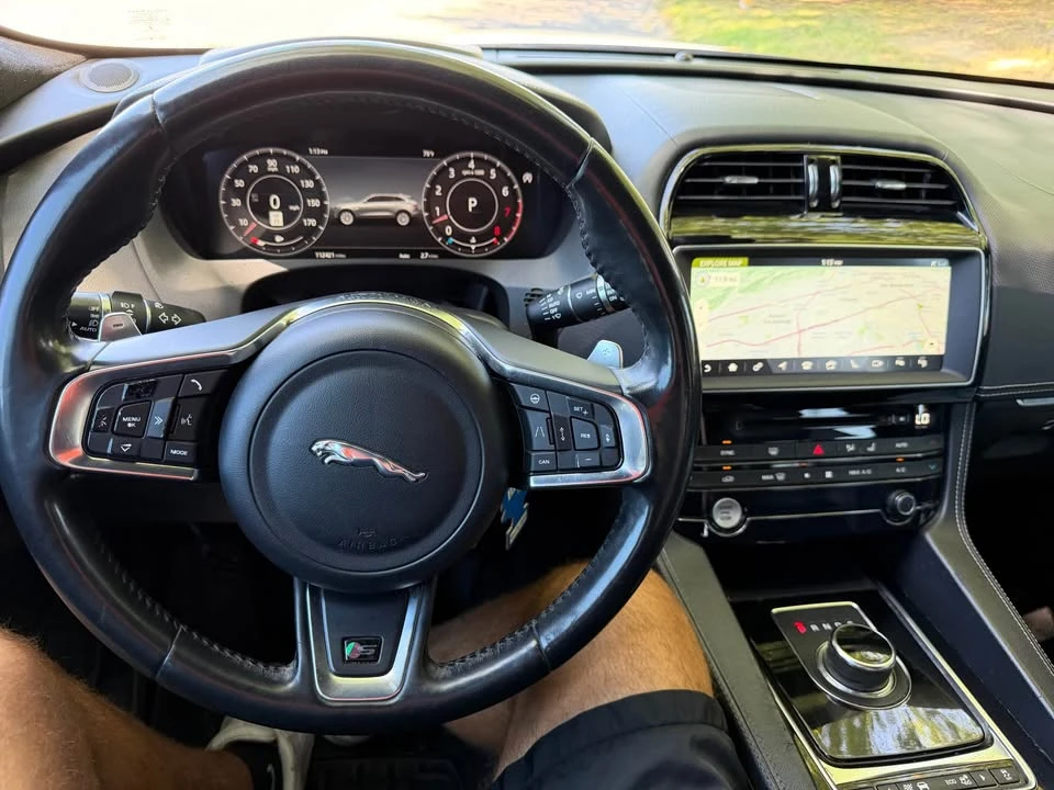 2019 Jaguar F-Pace - Image 10 of 19