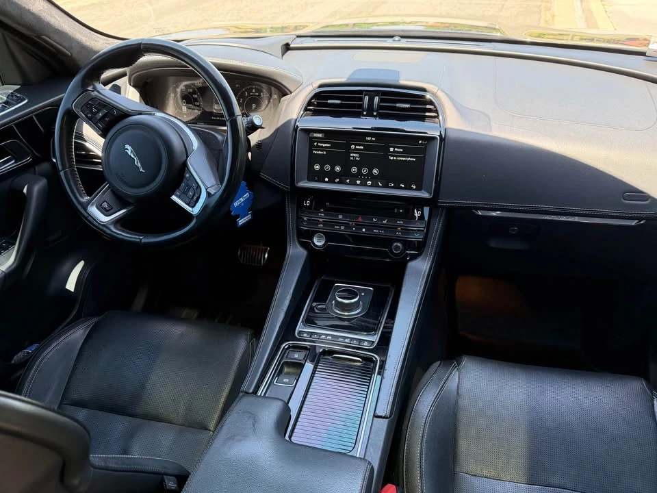 2019 Jaguar F-Pace - Image 13 of 20