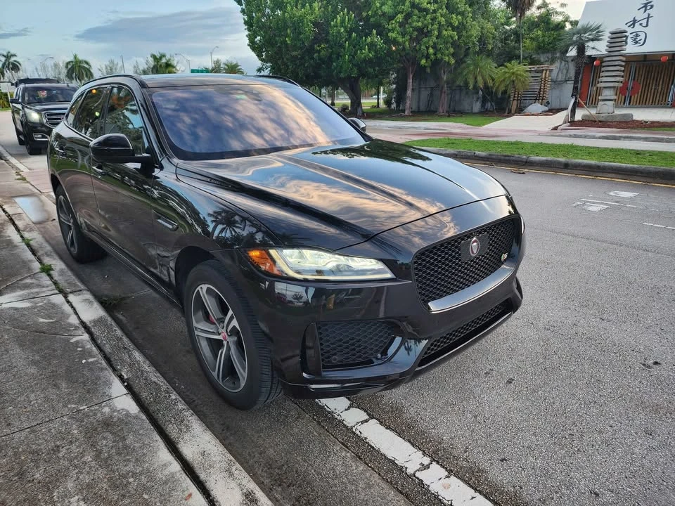 2019 Jaguar F-Pace - Image 2 of 11
