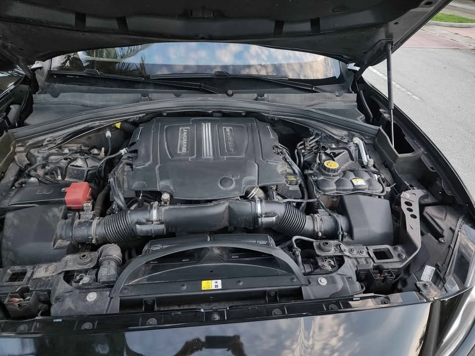 2019 Jaguar F-Pace - Image 10 of 11