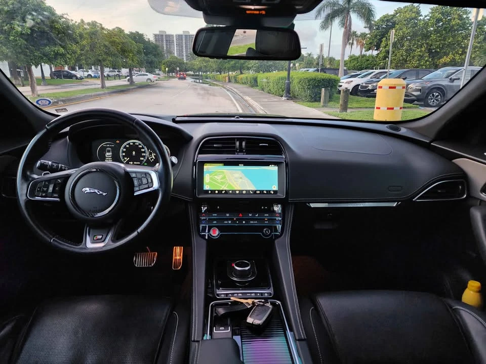 2019 Jaguar F-Pace - Image 9 of 11
