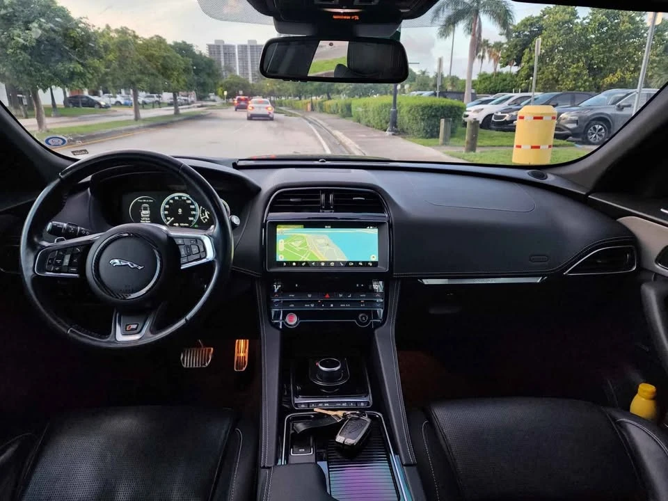 2019 Jaguar F-Pace - Image 7 of 11
