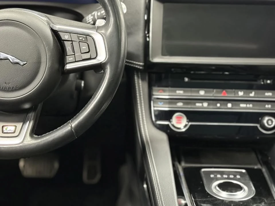 2019 Jaguar F-Pace - Image 13 of 16