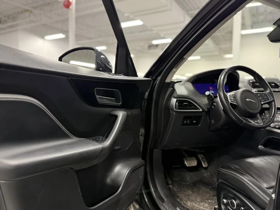 2019 Jaguar F-Pace - Image 9 of 16