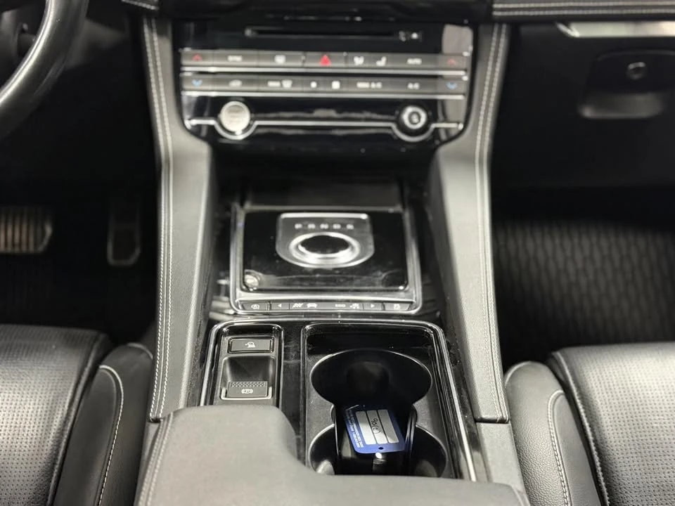 2019 Jaguar F-Pace - Image 14 of 16