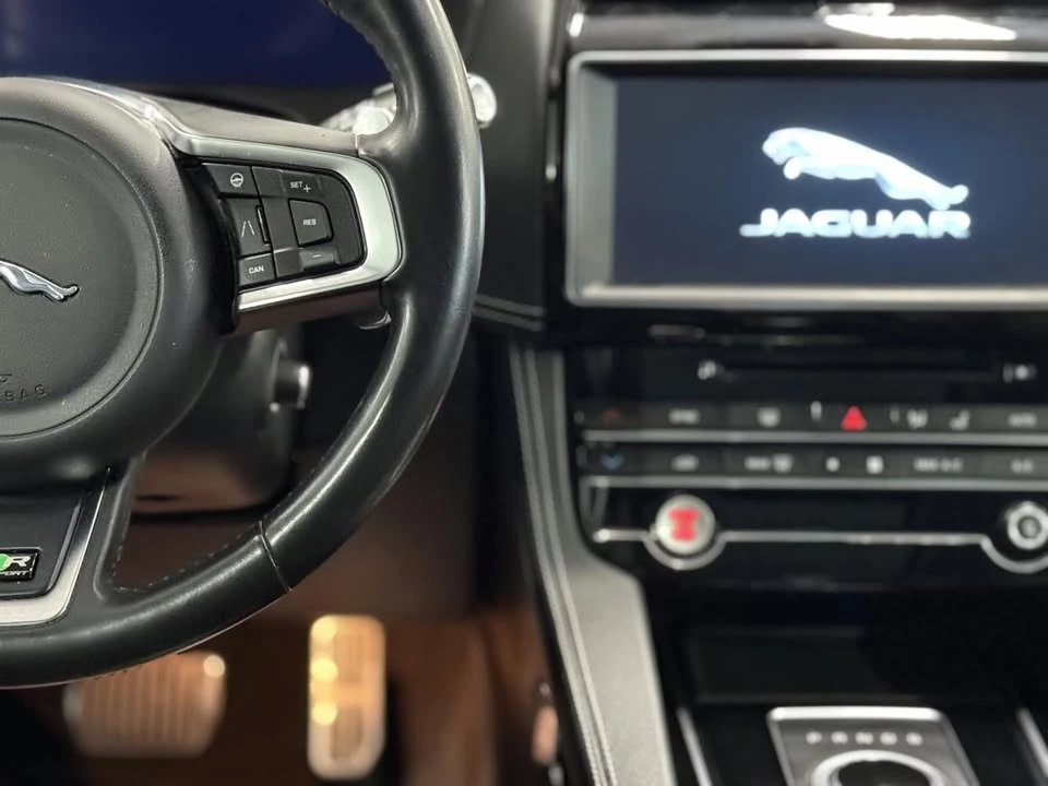 2019 Jaguar F-Pace - Image 13 of 17