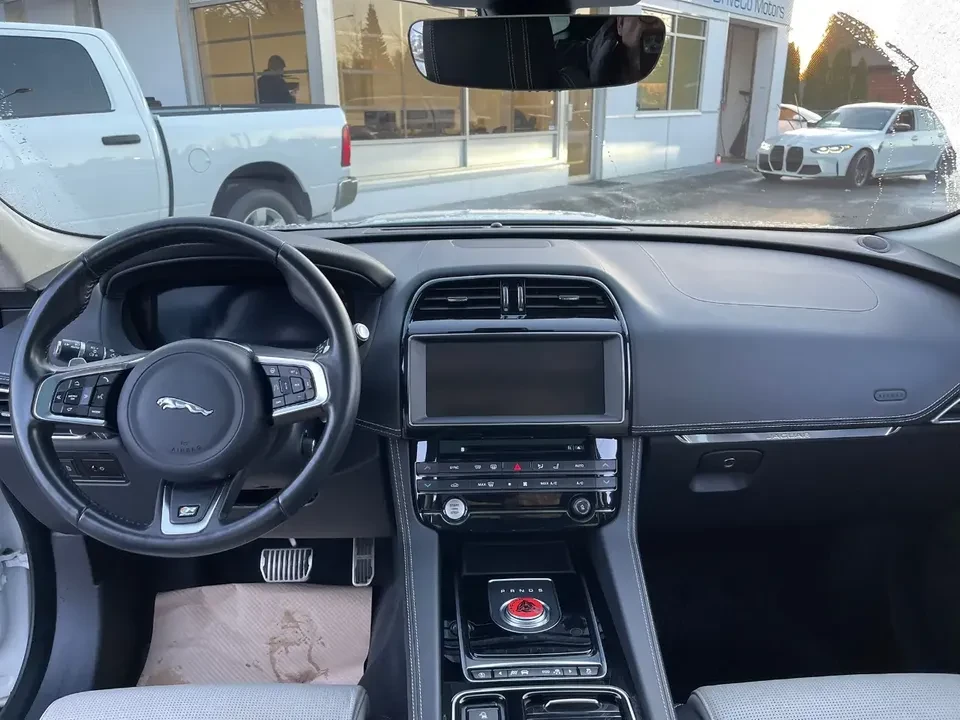 2019 Jaguar F-Pace - Image 13 of 16