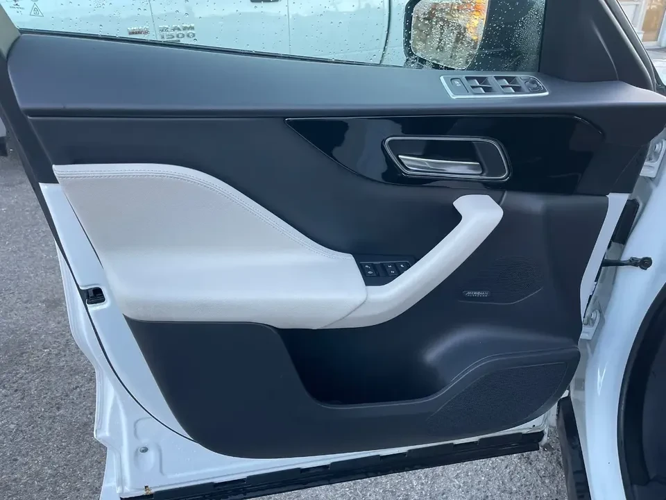 2019 Jaguar F-Pace - Image 11 of 16