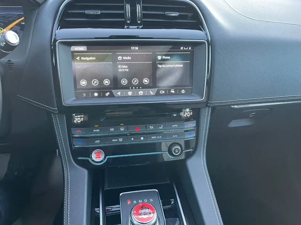 2019 Jaguar F-Pace - Image 14 of 16