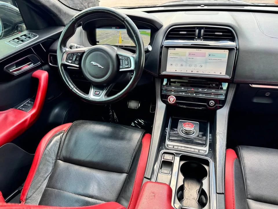 2019 Jaguar F-Pace - Image 16 of 20