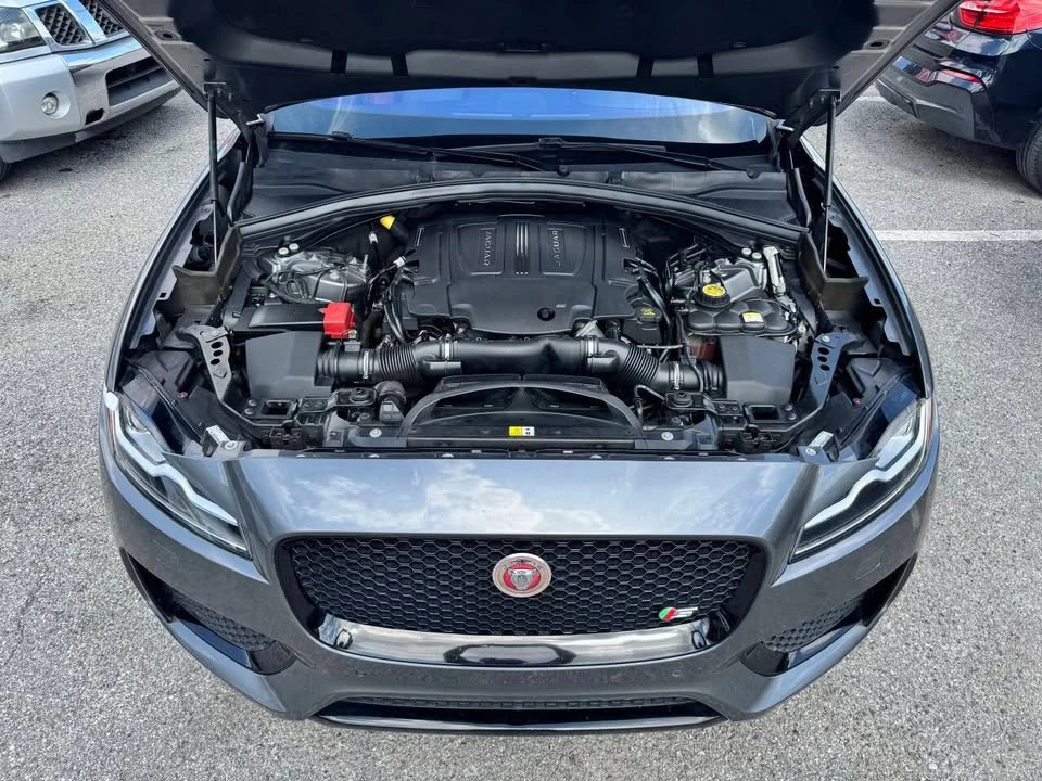 2019 Jaguar F-Pace - Image 8 of 18