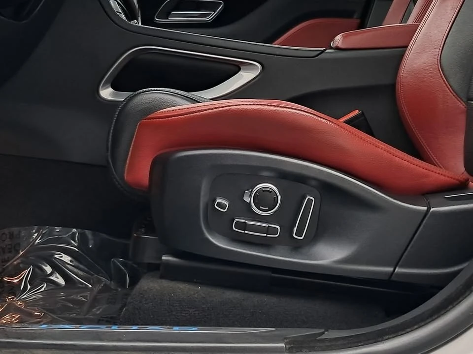 2019 Jaguar F-Pace - Image 9 of 20